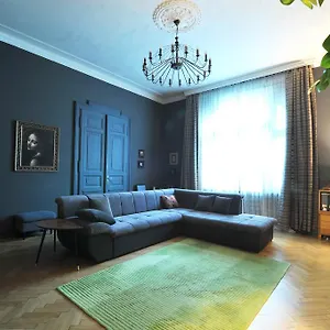 Victoria Budapest